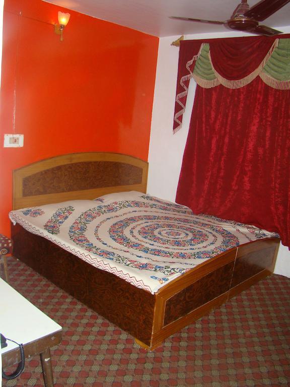 Hotel Grand City Srīnagar Habitación foto