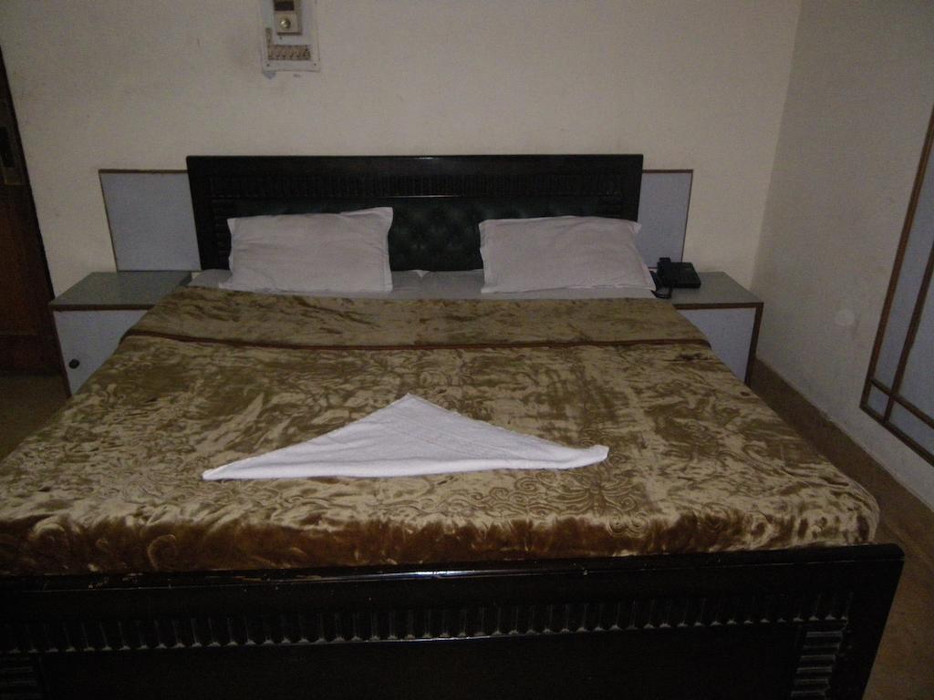 Hotel Grand City Srīnagar Habitación foto