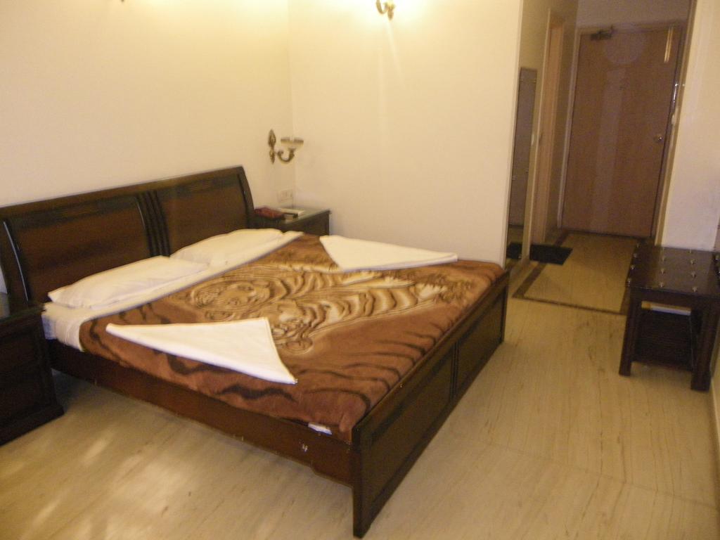 Hotel Grand City Srīnagar Exterior foto